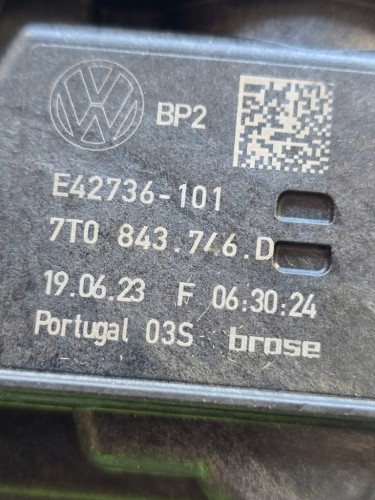 T7 MULTIVAN ZAMEK DOCIĄG DRZWI PRZESUWNYCH PRAWA 7T0843746D 7LA843604AA