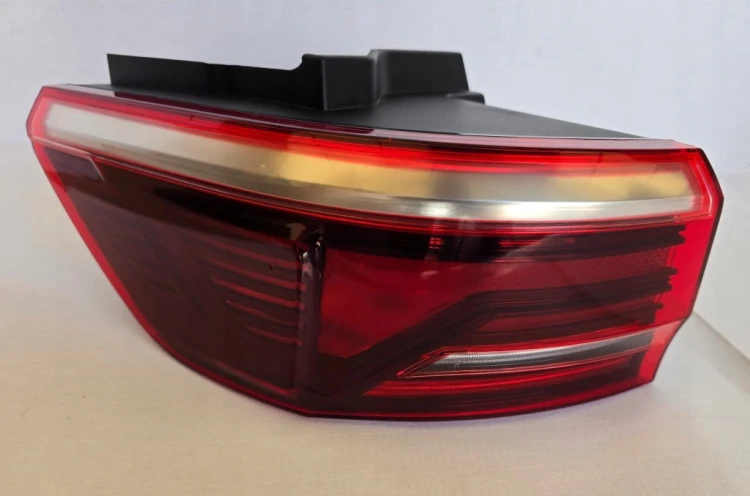 VW Transporter Multivan T7 LAMPA LEWA TYŁ LED 7T0945095E