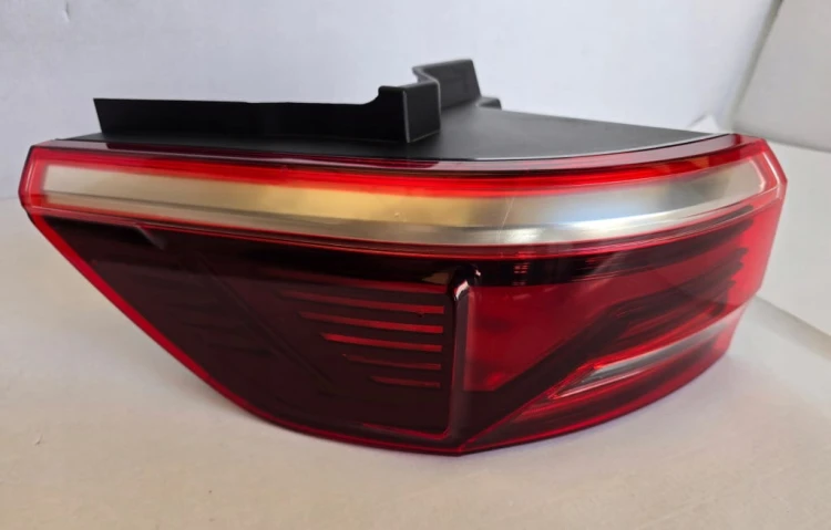 VW Transporter Multivan T7 LAMPA LEWA TYŁ LED 7T0945095E