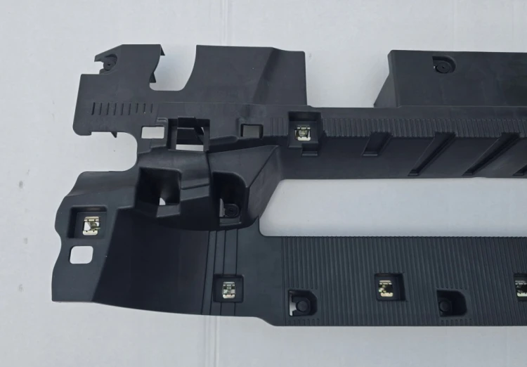 VW T7 MULTIVAN 7T0 MOCOWANIE STOPNIA PODNÓŻKA KRÓTKI STRONA PRAWA 7T0864294