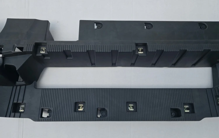 VW T7 MULTIVAN 7T0 MOCOWANIE STOPNIA PODNÓŻKA KRÓTKI STRONA PRAWA 7T0864294
