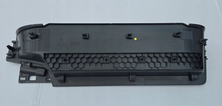 VW T7 MULTIVAN 7T0 OSŁONA STOPIEŃ PODNÓŻEK KRÓTKI STRONA PRAWA 7T0863736C