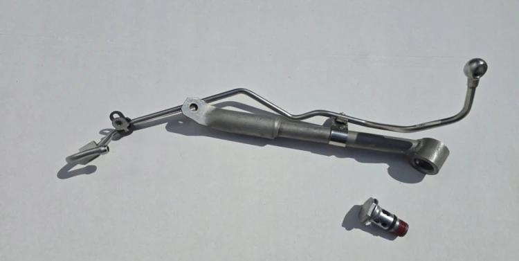 VOLKSWAGEN TDI CFF RURKA SPŁYWOWA OLEJU TURBO 03L145535A 03L145771N