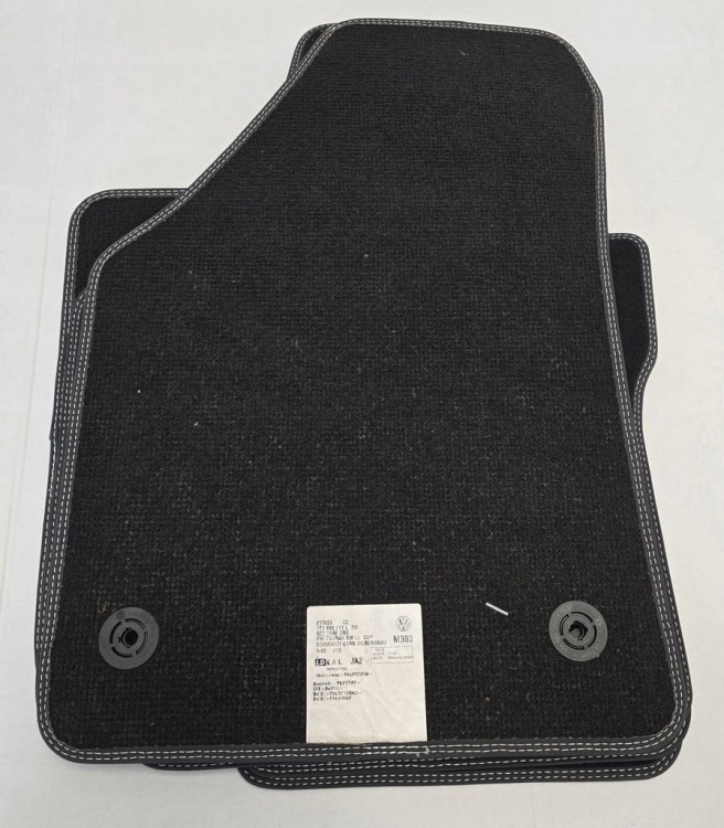 NOWE OEM. VW TOURAN DYWANIKI WELUROWE 1T1863011L