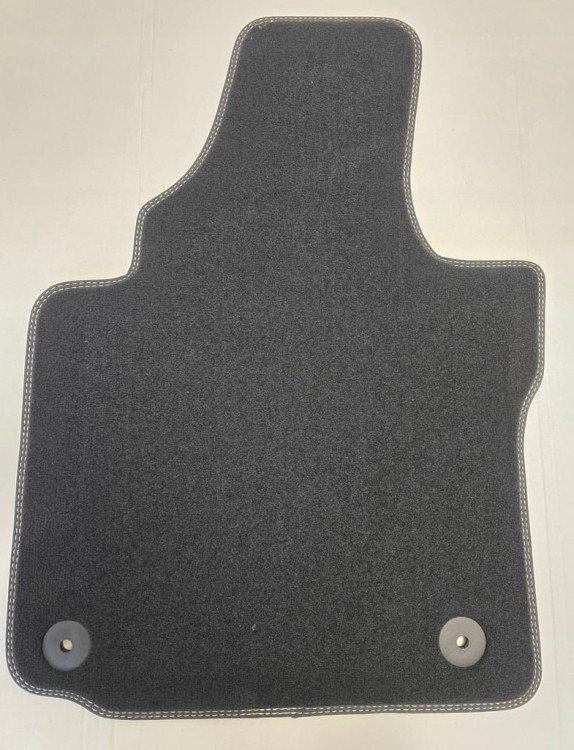 NOWE OEM. VW TOURAN DYWANIKI WELUROWE 1T1863011L