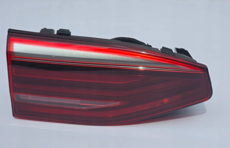 VW T7 MULTIVAN TRANSPORTER LAMPA LED LEWY TYŁ W KLAPĘ 7T0945093B