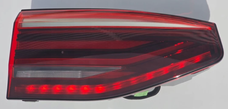 VW T7 MULTIVAN TRANSPORTER LAMPA LED LEWY TYŁ W KLAPĘ 7T0945093B