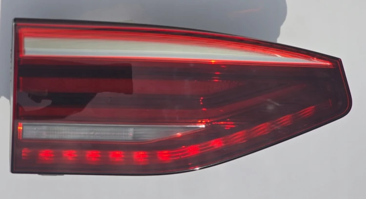 VW T7 MULTIVAN TRANSPORTER LAMPA LED LEWY TYŁ W KLAPĘ 7T0945093B