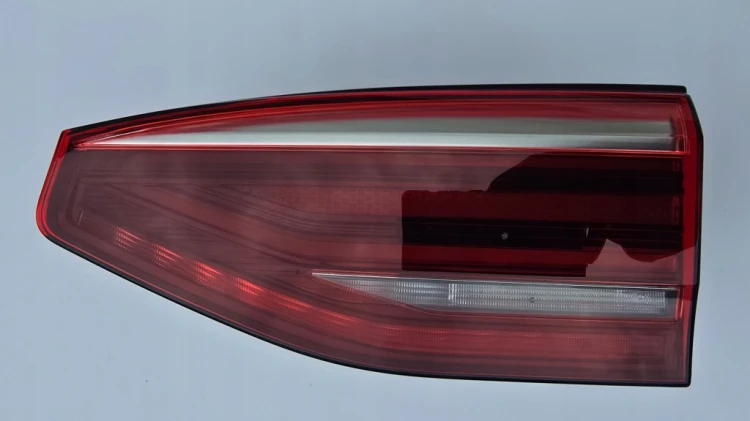 VW T7 MULTIVAN TRANSPORTER LAMPA LED PRAWY TYŁ W KLAPĘ 7T0945094B