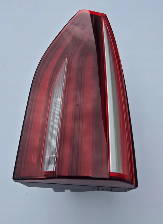 VW T7 MULTIVAN TRANSPORTER LAMPA LED PRAWY TYŁ W KLAPĘ 7T0945094B