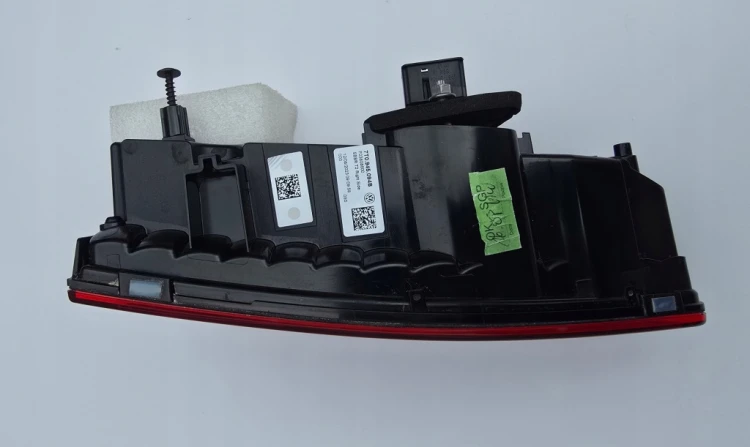 VW T7 MULTIVAN TRANSPORTER LAMPA LED PRAWY TYŁ W KLAPĘ 7T0945094B