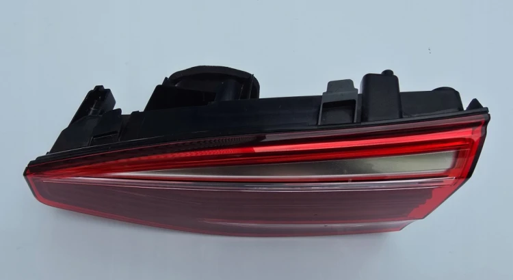 VW T7 MULTIVAN TRANSPORTER LAMPA LED PRAWY TYŁ W KLAPĘ 7T0945094B