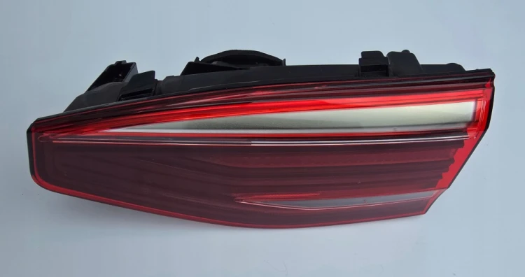 VW T7 MULTIVAN TRANSPORTER LAMPA LED PRAWY TYŁ W KLAPĘ 7T0945094B