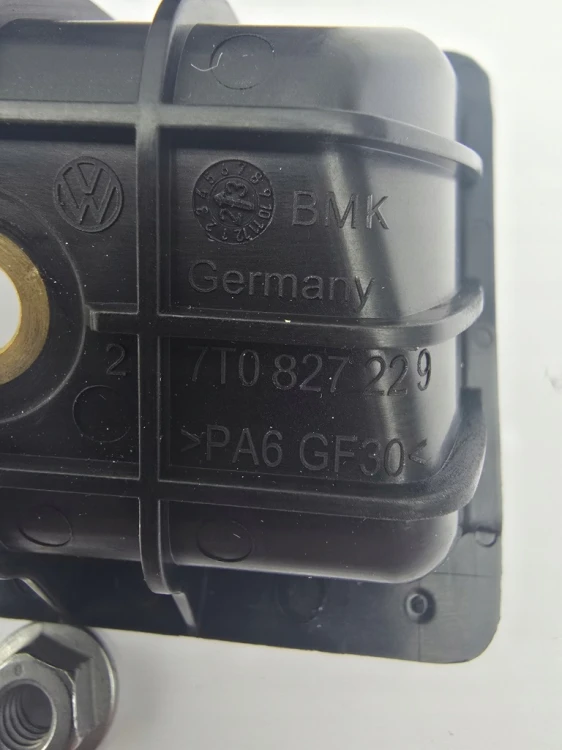 T7 MULTIVAN I KAMERA KLAMKA BAGAŻNIKA TYLNEJ KLAPY MIKROSTYK 7T0827566H