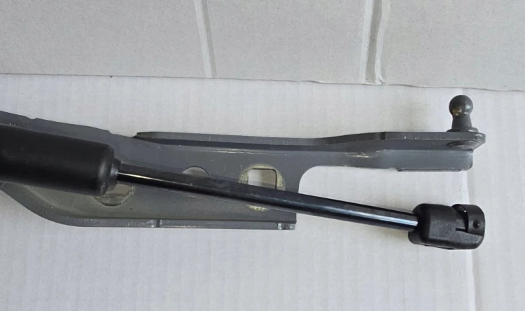ZAWIAS MASKI PRAWY VW T7 MULTIVAN 7T0823302 SIŁOWNIK 7T0823359D LA7C