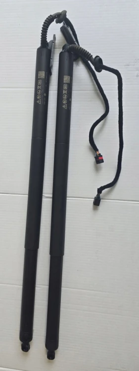 VW MULTIVAN T7 ELEKTRYCZNE SIŁOWNIKI KLAPY BAGAŻNIKA 7T0827851C KOMPLET
