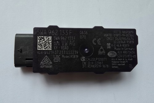 AUDI SEAT SKODA VW WZMACNIACZ ANTENOWY KEYLESS 5WA962133F