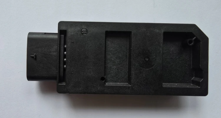 AUDI SEAT SKODA VW WZMACNIACZ ANTENOWY KEYLESS 5WA962133F