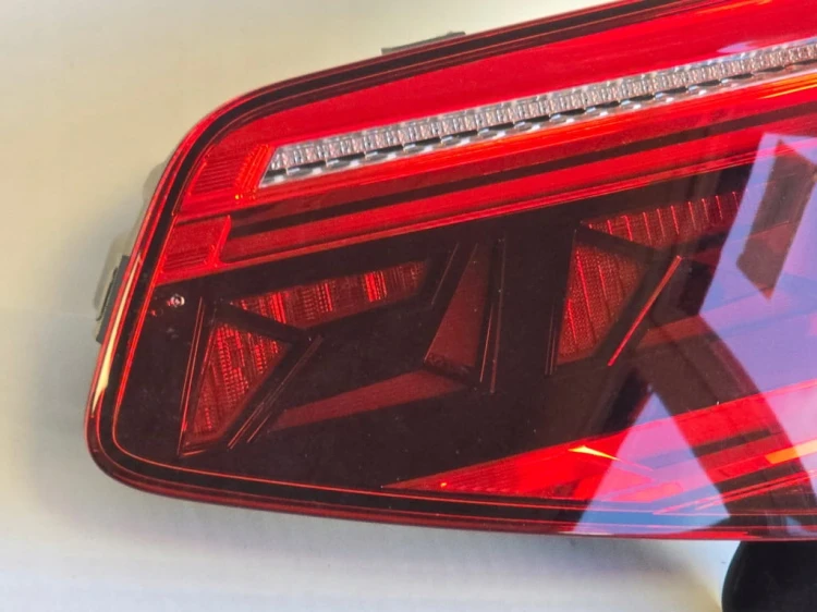 VW PASSAT B8 SEDAN LAMPA TYŁ PRAWA LED 3G5945308F