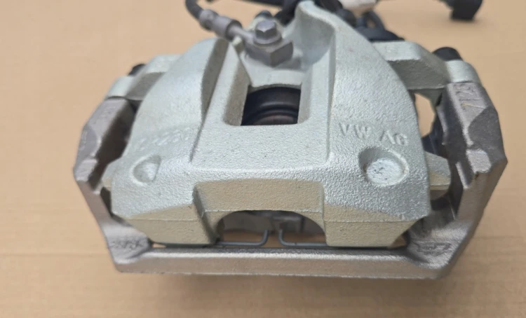 7T0615406E 7T0927902P ZACISK HAMULCOWY TYLNY PRAWY OEM VW T7 MULTIVAN