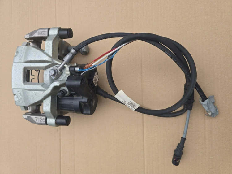 7T0615406E 7T0927902P ZACISK HAMULCOWY TYLNY PRAWY OEM VW T7 MULTIVAN