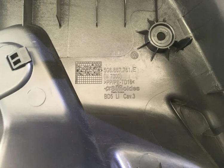 OSŁONA BAGAŻNIKA LEWA VW GOLF VII 7 R 5G6867761E