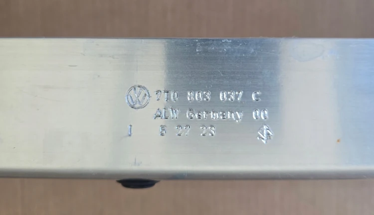 7T0803037C VW T7 TRANSP MULTIVAN BELKA POD CHŁODNICE DOLNA SANKI ALUMINIUM