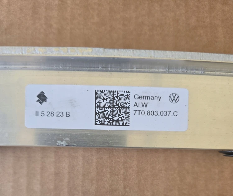 7T0803037C VW T7 TRANSP MULTIVAN BELKA POD CHŁODNICE DOLNA SANKI ALUMINIUM