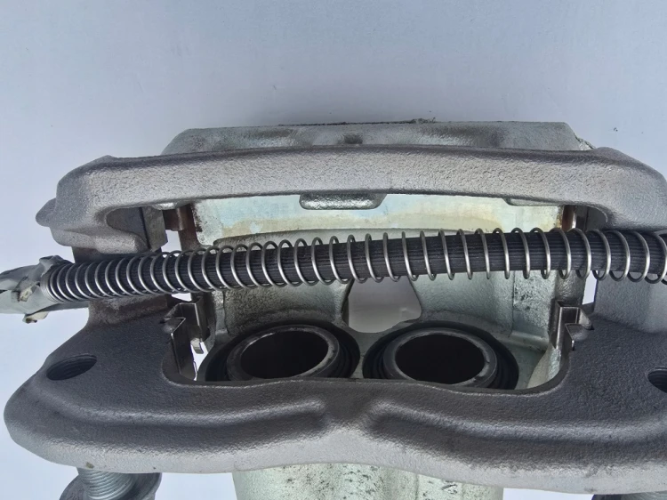 7T0615123A ZACISK HAMULCOWY PRZÓD LEWY OEM VW T7 MULTIVAN TRANSPORTER