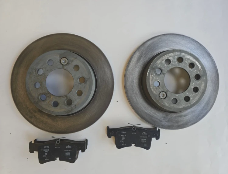 7T0615601 7T0615416C TARZCZE HAMULCOWE+KLOCKI TYLNE OEM VW T7 TRANS MULTIV