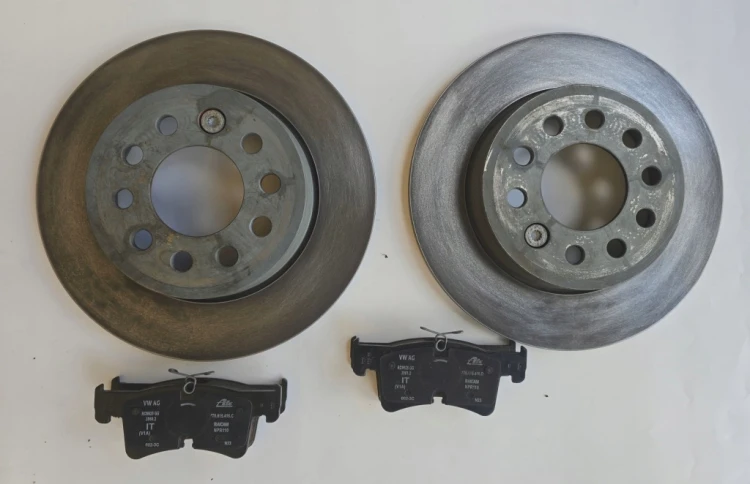 7T0615601 7T0615416C TARZCZE HAMULCOWE+KLOCKI TYLNE OEM VW T7 TRANS MULTIV