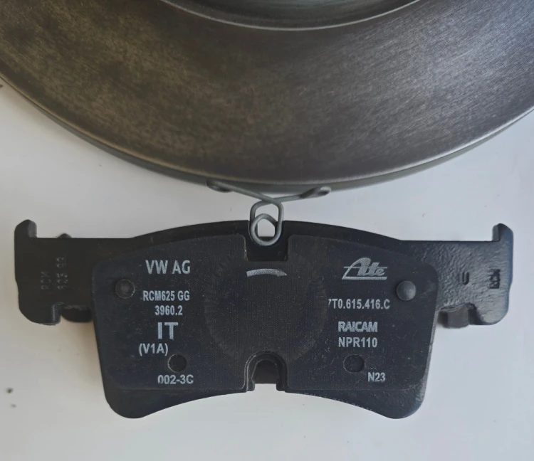 7T0615601 7T0615416C TARZCZE HAMULCOWE+KLOCKI TYLNE OEM VW T7 TRANS MULTIV
