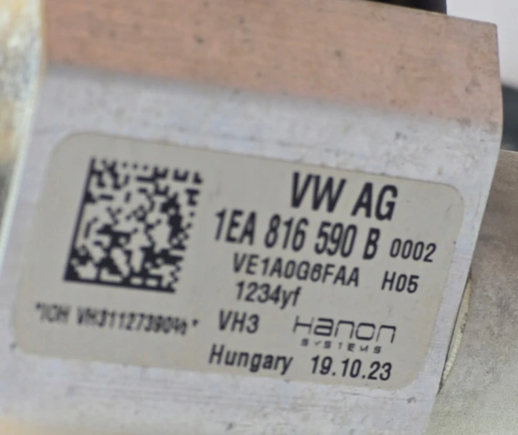 1EA816111B EA360S1B3A-05 WYMIENNIK CIEPŁA ZAWÓR ROZPREŻNY ID BUZZ