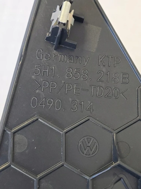 VW GOLF VIII 8 OSŁONA ZAŚLEPKA DESKI ROZDZIELCZEJ PRAWA 5H1858218B
