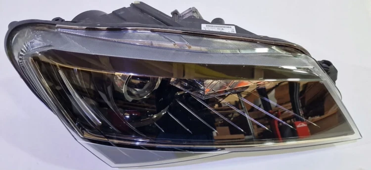 SKODA SUPERB 3 III PRAWA LAMPA PRZÓD REFLEKTOR BI-XENON 3V1941016A