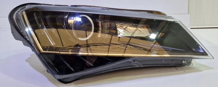 SKODA SUPERB 3 III PRAWA LAMPA PRZÓD REFLEKTOR BI-XENON 3V1941016A