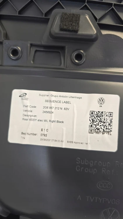 VW POLO VI GTI TAPICERKA BOCZEK DRZWI PRAWY TYŁ 2G6867212N