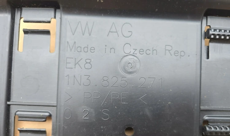 VW ID BUZZ OSŁONA PODWOZIA PŁYTA MASKOWNICA 1N3825118 1N3825271