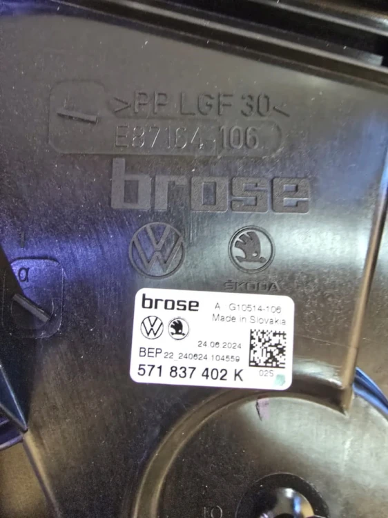 VW TIGUAN III MECHANIZM PODNOSZENIA SZYBY PRAWY PRZÓD 571837402K