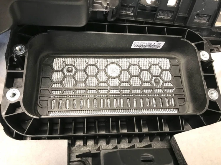 VW TOUAREG III 3 DESKA KOKPIT KONSOLA ROZDZIELCZA HEAD-UP BRĄZOWA