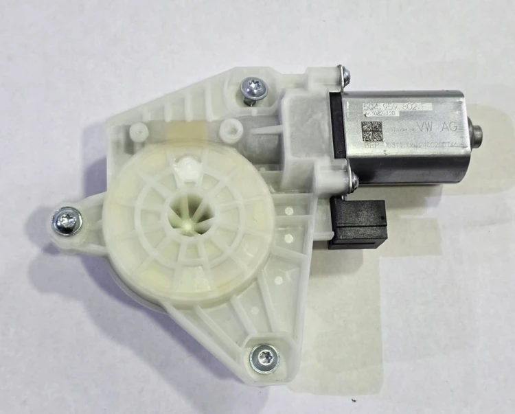 VOLKSWAGEN TIGUAN SILNICZEK PODNOSZENIA SZYBY 5Q4959802F PRAWY TYŁ