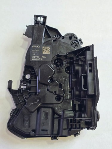 ZAMEK DRZWI PRAWY TYŁ TYLNY 3J0839016 VOLKSWAGEN T-ROC TIGUAN III GOLF