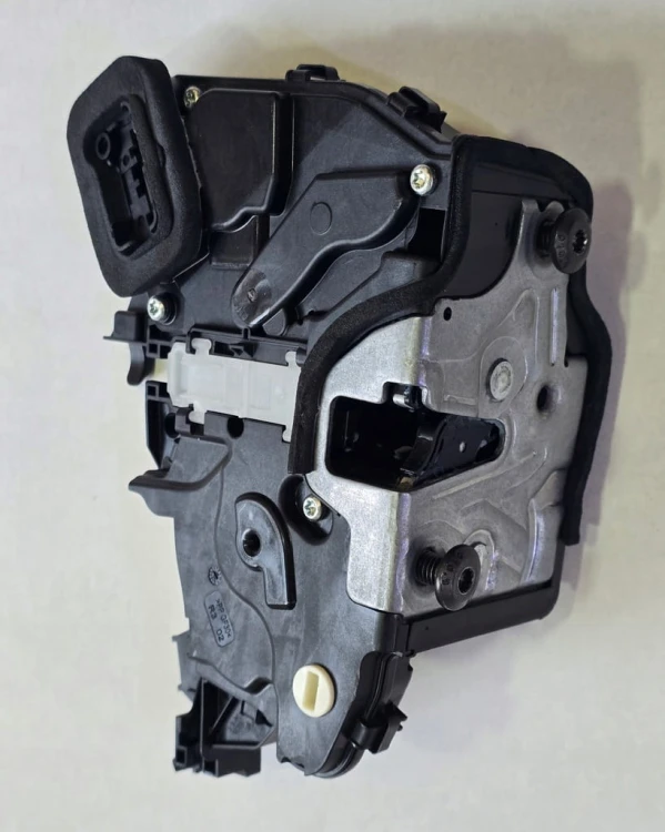 ZAMEK DRZWI PRAWY TYŁ TYLNY 3J0839016 VOLKSWAGEN T-ROC TIGUAN III GOLF