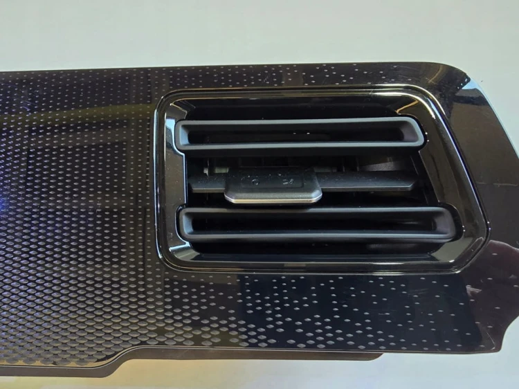 VW TIGUAN III DEKOR KONSOLI DESKI ROZDZIELCZEJ PASAZERA KRATKA 571858336