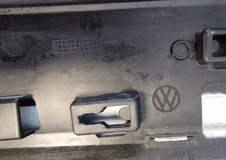 VW TOUAREG III LISTWA DRZWI LEWY PRZÓD L0K1 R-LINE
