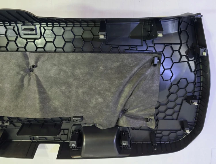 VW TIGUAN III OSŁONA TAPICERKA KLAPY BAGAŻNIKA 571867601