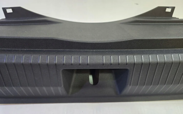 VW TIGUAN III OSŁONA PASA TYLNEGO ZAMKA BAGAŻNIKA 571863459