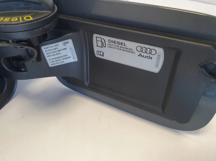 AUDI A3 KLAPKA WLEWU PALIWA 8V4809907C 8V4809906F