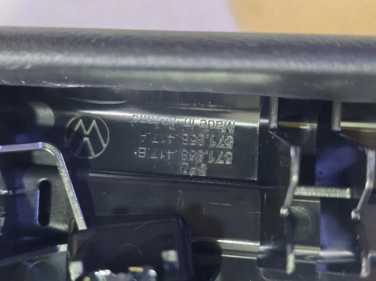 VW TIGUAN III DEKOR LISTWA DESKI KOKPITU SKÓRA 571858417D YOX 571858418F