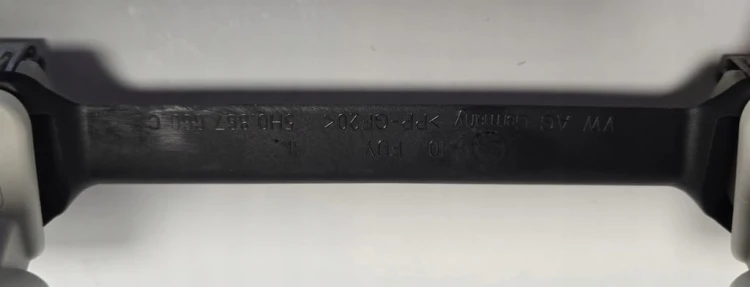 VOLKSWAGEN UCHWYT RĄCZKA PODSUFITKI KOLOR SZARY 5H0867660C